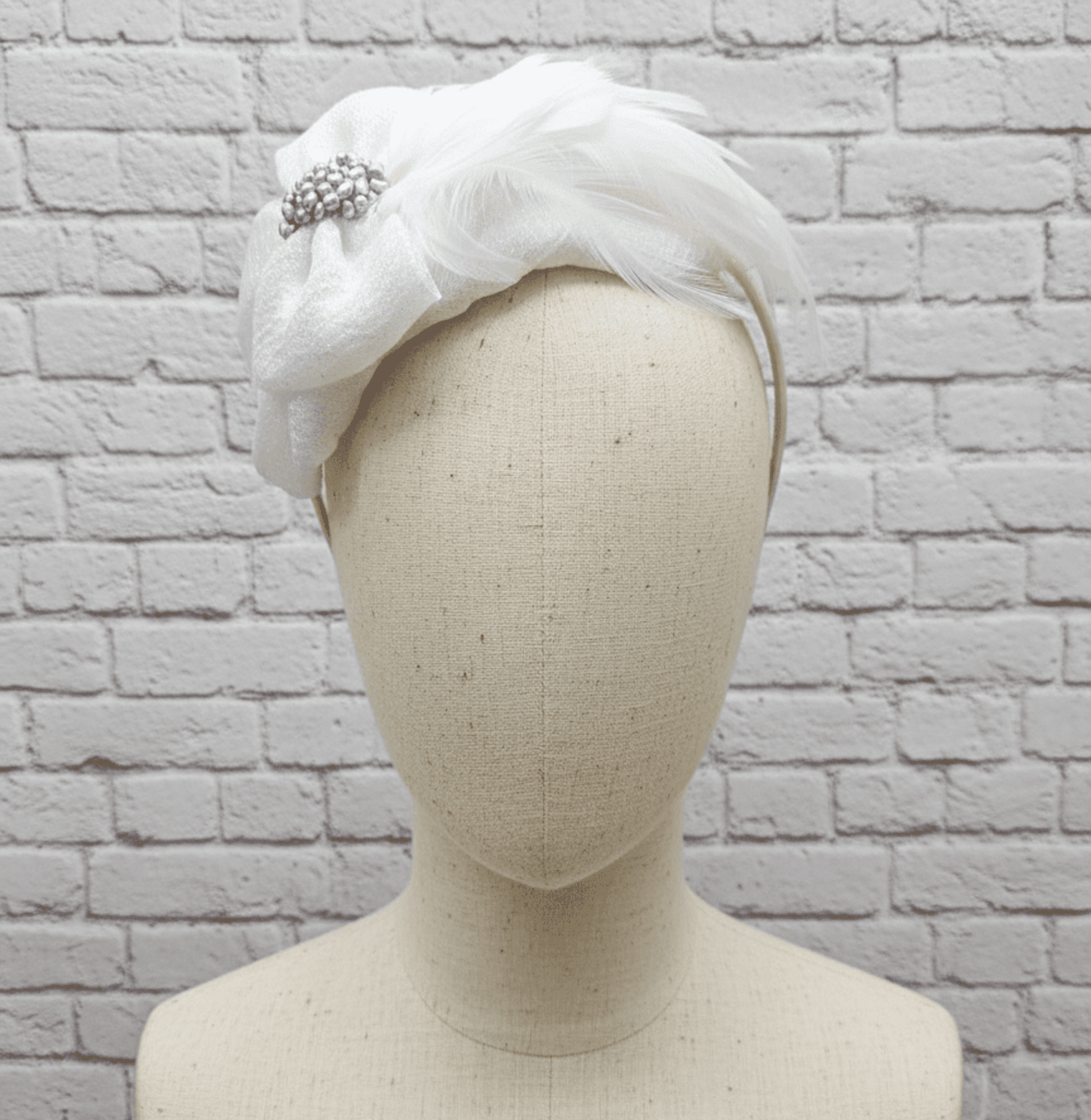 Tocado Diadema Janet con Plumas Hecho a Mano - 2