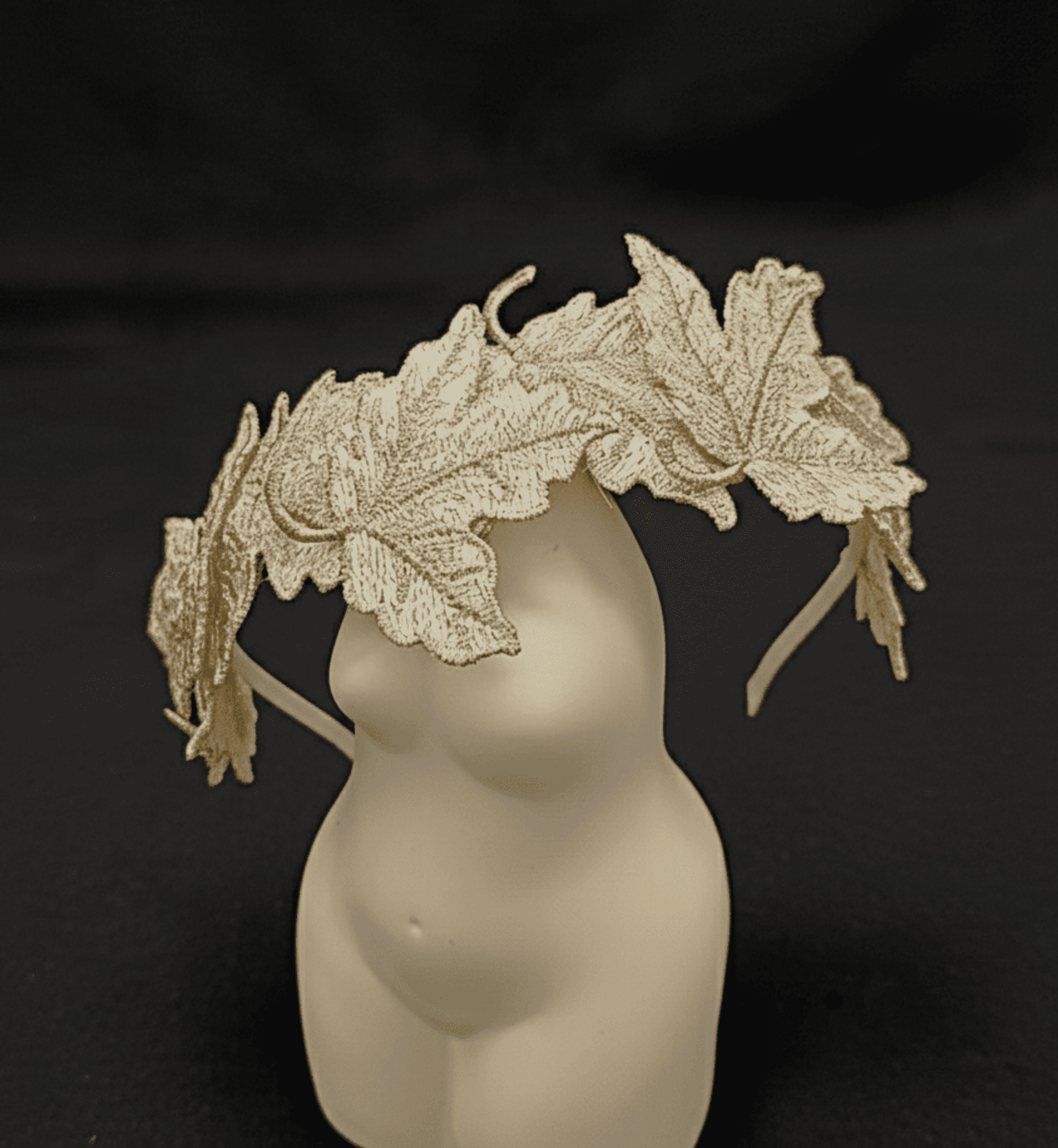 Tocado Tiara Lilly Hecho a Mano - 3