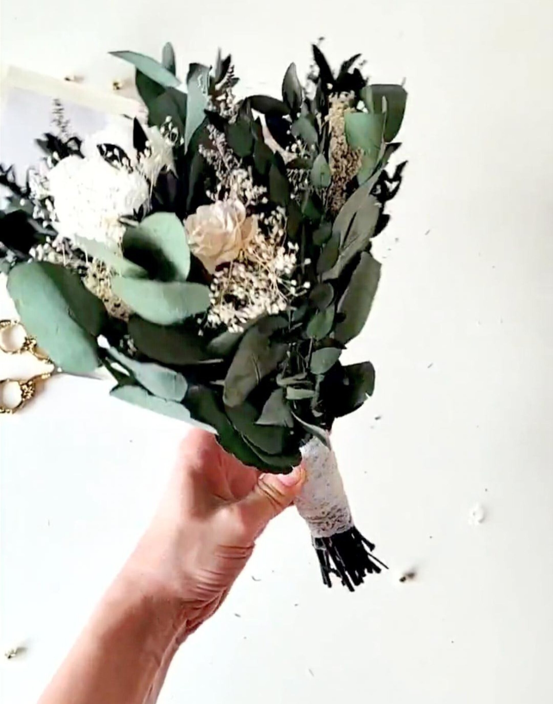 Ramo de novia de Eucalipto, Peonía blanca y follaje, Ramo de Novia Boho - 3