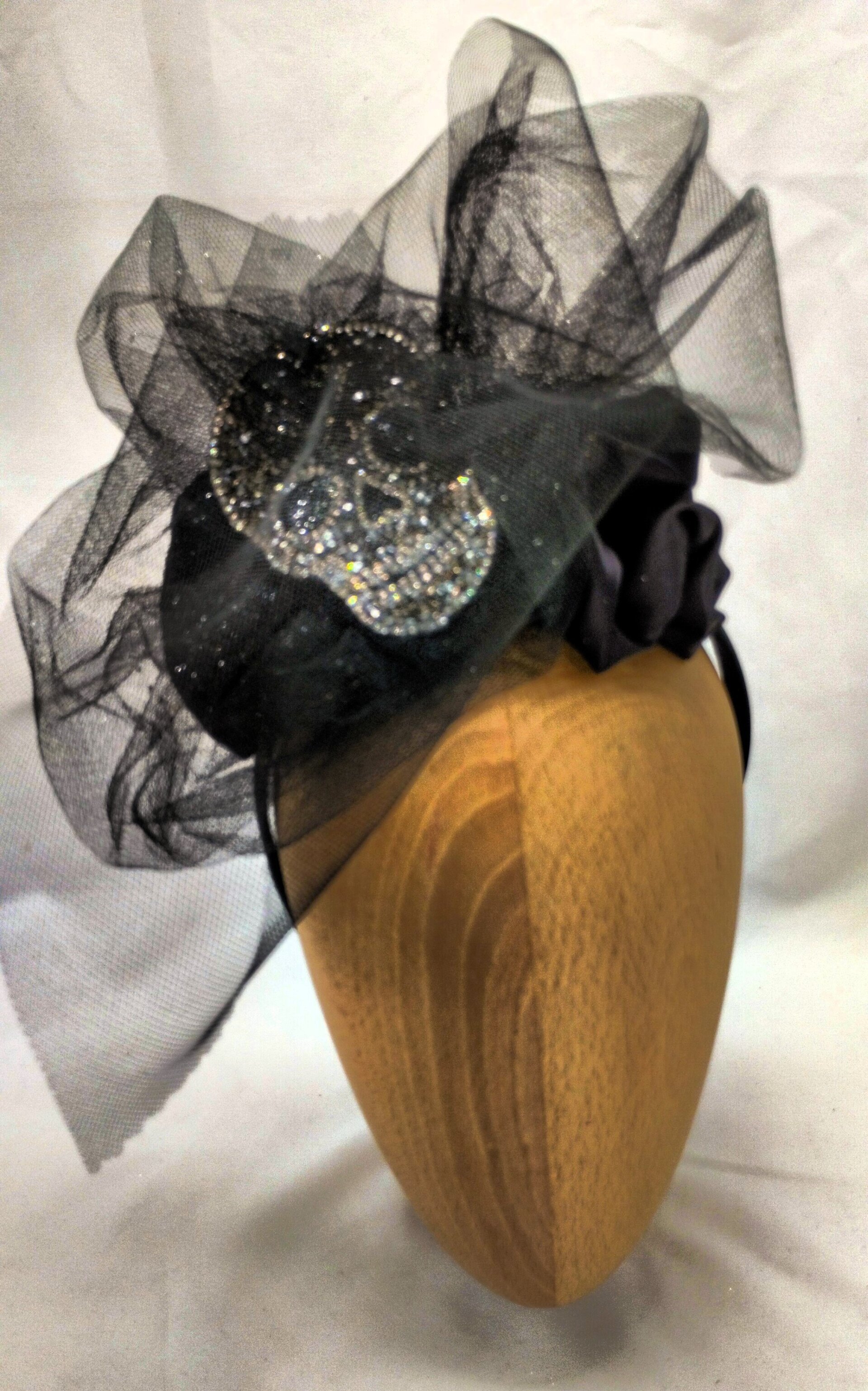 Diadema Tocado Lupe Hecha a Mano - 3