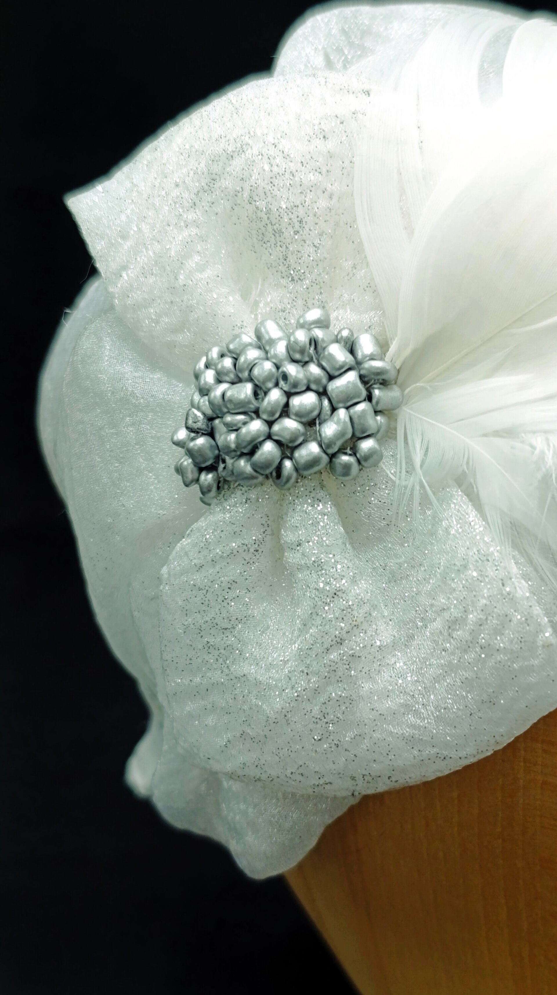 Tocado Diadema Janet con Plumas Hecho a Mano - 5