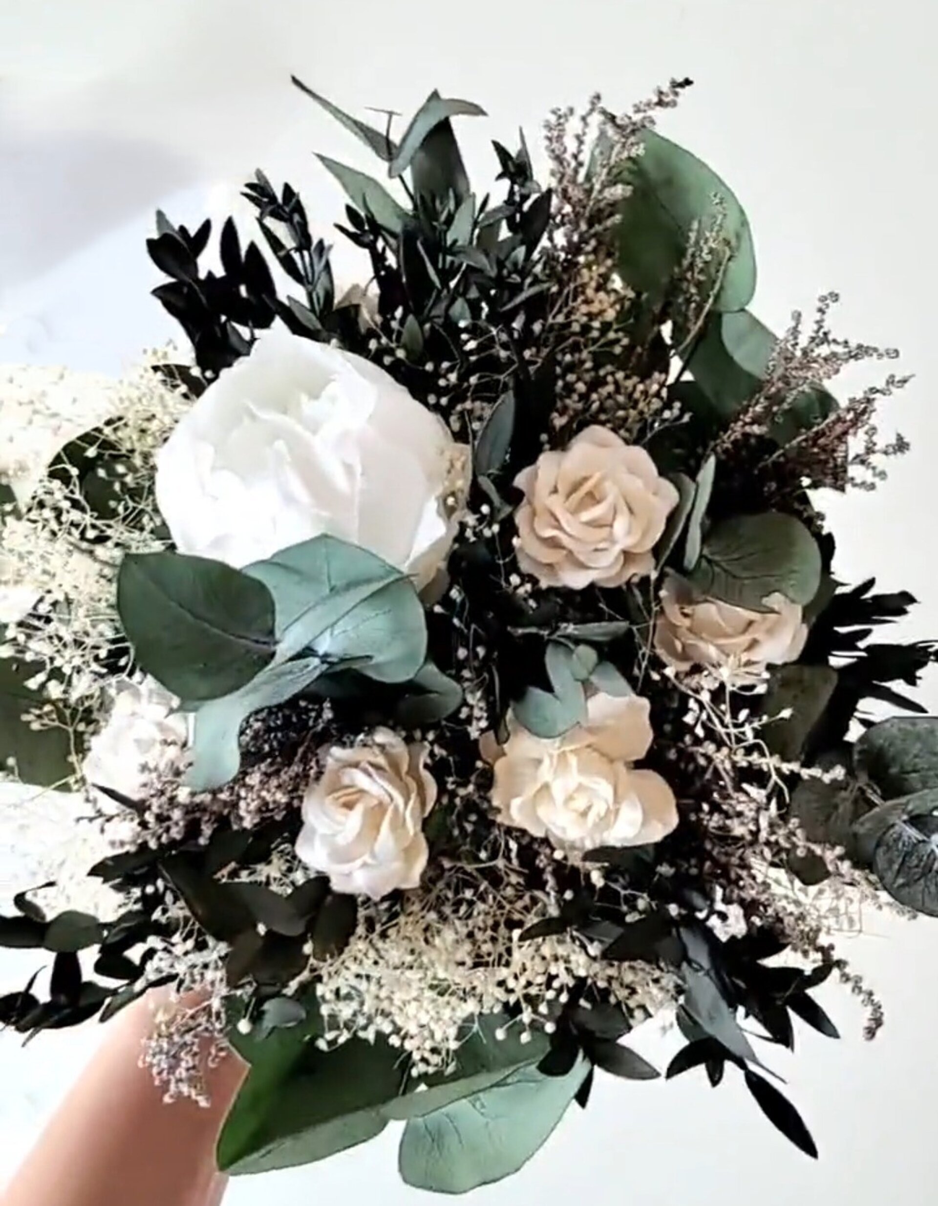 Ramo de novia de Eucalipto, Peonía blanca y follaje, Ramo de Novia Boho - 2