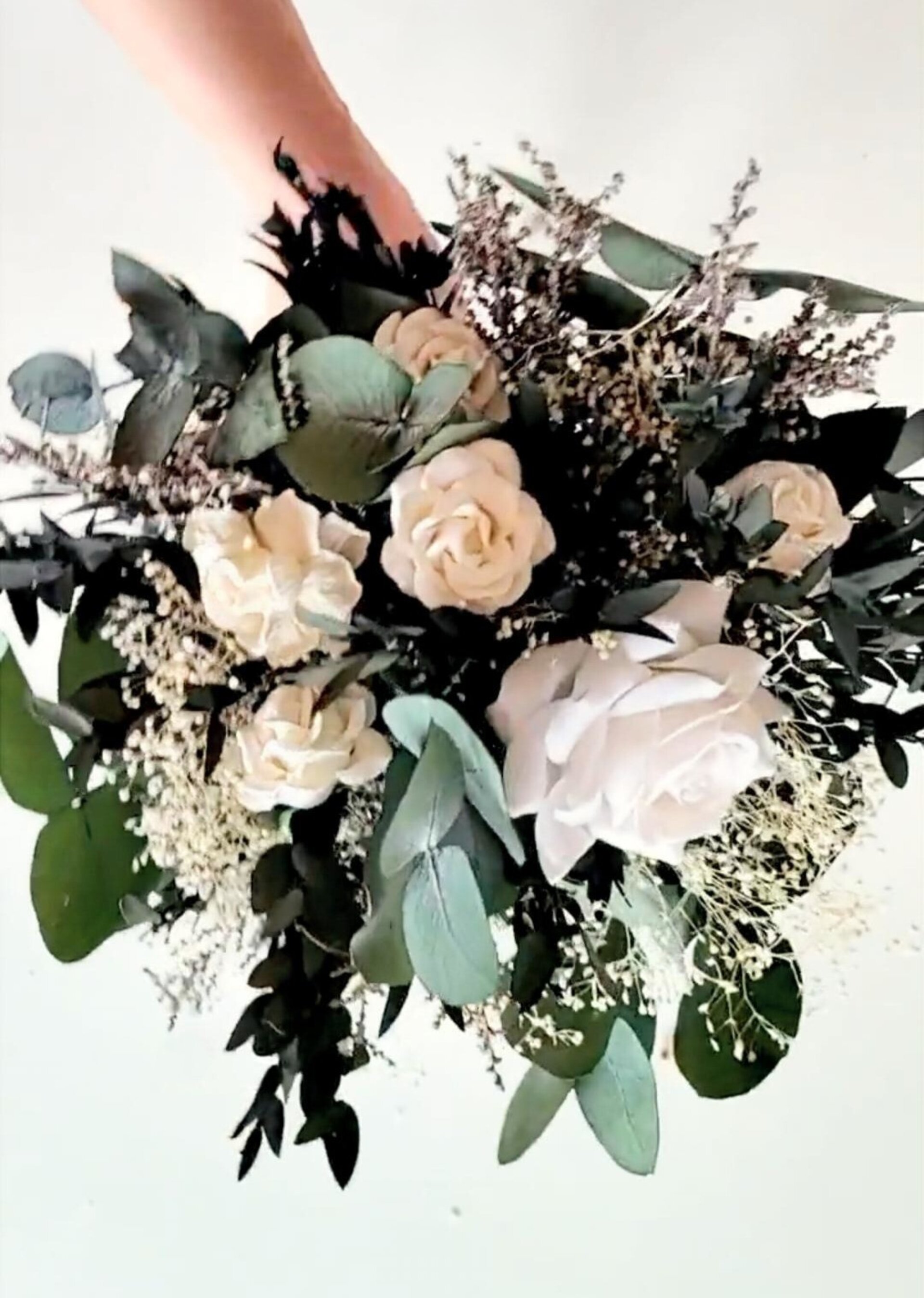 Ramo de novia de Eucalipto, Peonía blanca y follaje, Ramo de Novia Boho - 5